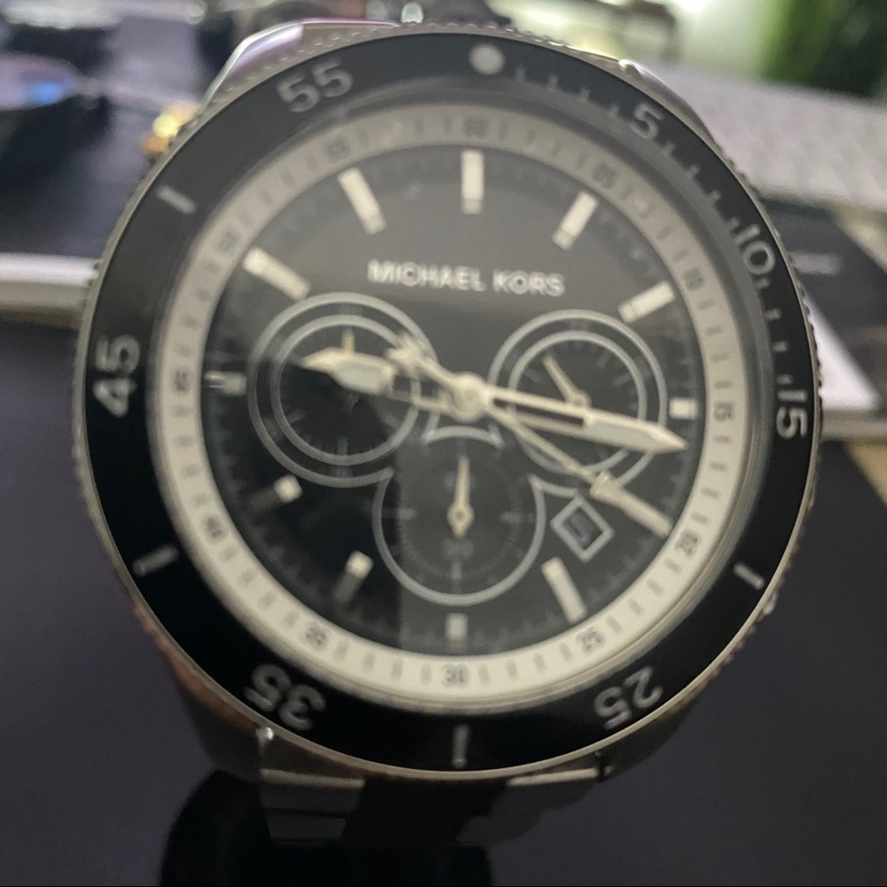 Michael kors watch silver and black - Picture 2 of 6